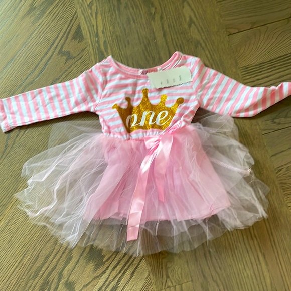 ONE dress! - Picture 1 of 2